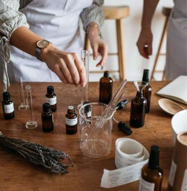 Taller de Preparados Aromáticos y terapéuticos • 100% Digital